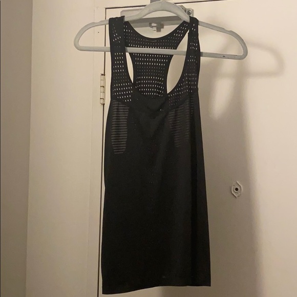 🌙3 FOR $20 
Perforated sweat wicking workout tank -medium - Picture 1 of 3
